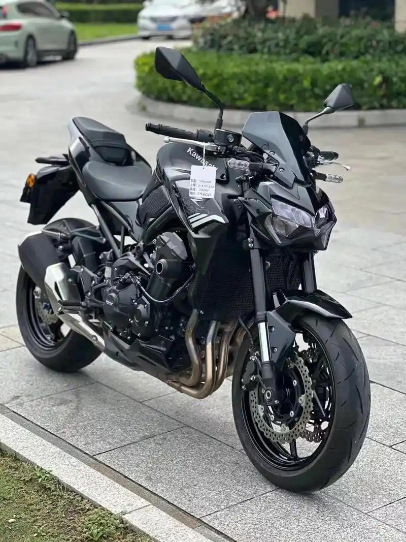 川崎z900.2021年底上牌 川崎z900 绿贴黑 成色细 - 抖音
