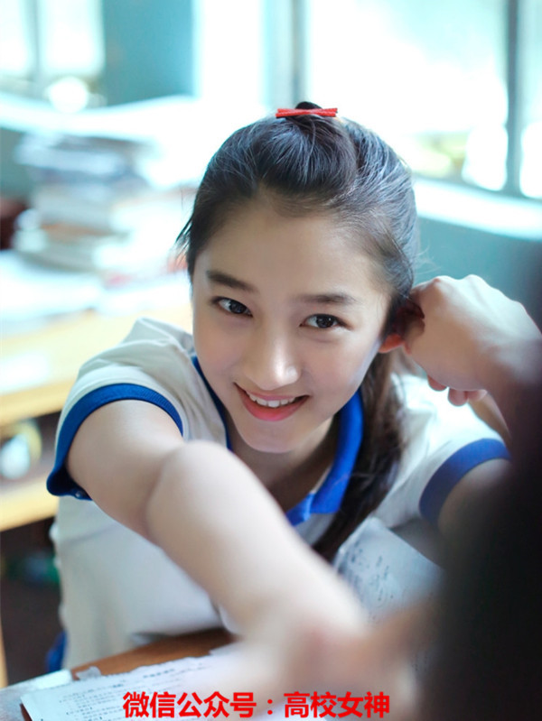 电视剧《左耳》校花蒋皎扮演者,许龄月能超越关晓彤吗?