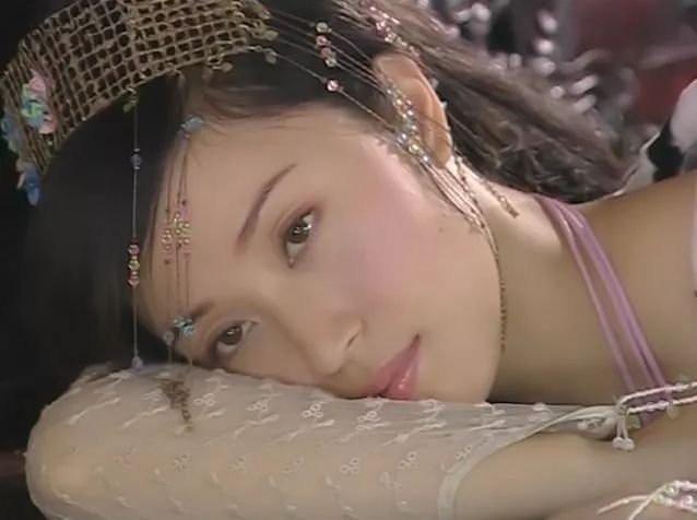 没有谁能逃得过陈法蓉的大背头!她的短发造型,真的是人间极品