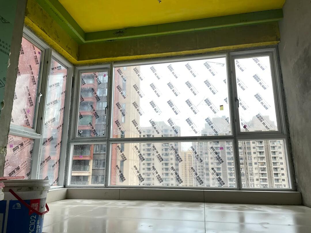 阳台窗帘盒完成