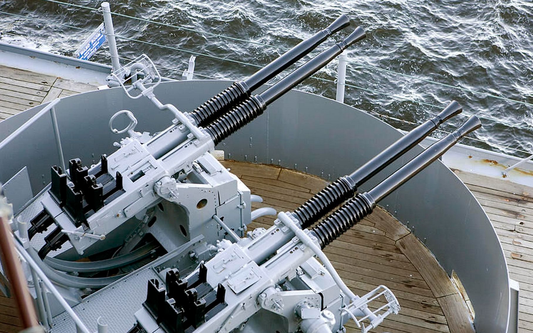 【历史影像】战列舰最后的防线,二战老兵回忆40mm博福斯防空炮_哔哩