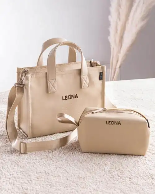 奶茶色的尼龙包不只和反季秋冬锁住