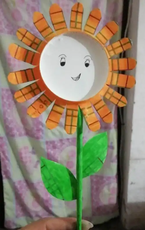 瞧,学生们生动逼真的手工制作和制作过程介绍. 春