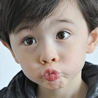 嘟嘴搞怪可爱小男孩微信头像