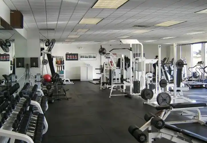 最新时尚200平米健身房效果图