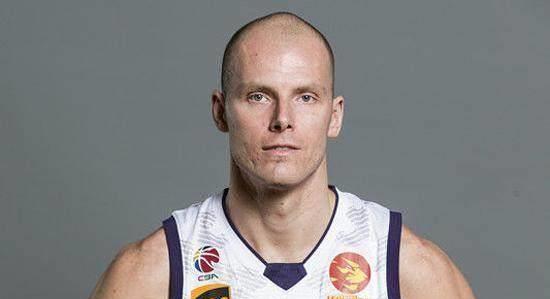 cba大杀器萨林杰留深圳大外援兰佩或远走青岛_琼斯_赛季_1