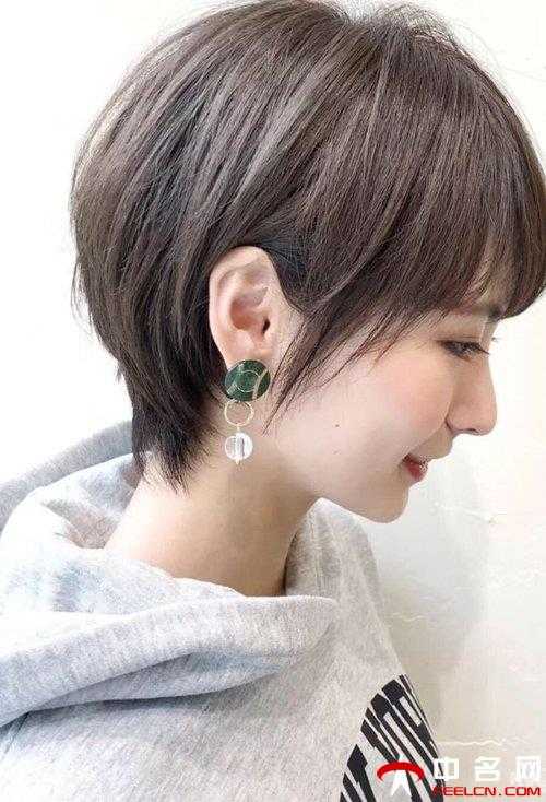 2021最时尚的短发发型女孩子剪齐耳短发漂亮吗