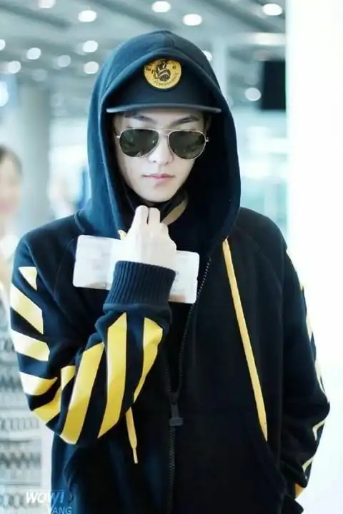 帅哥照片杨洋戴墨镜现身机场私服图片14帅哥猛男文章小虾米