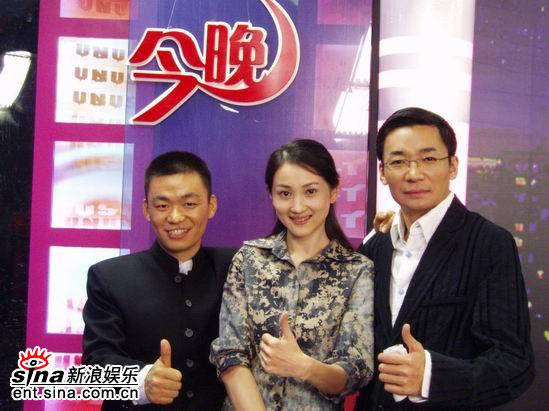 许还幻王宝强做客《今晚》傻根变身保镖(组图)