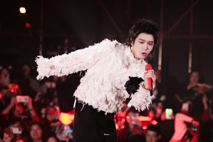 华晨宇加盟季风音乐会##华晨宇2024向阳而生##华晨宇2024火星演唱会