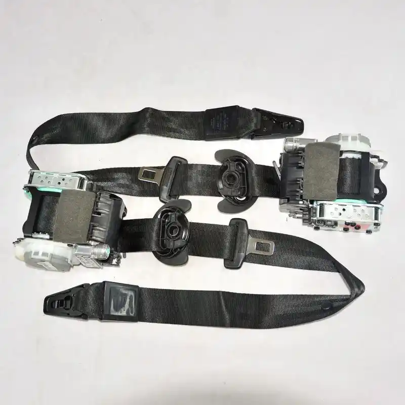 奥迪12-a5四门版黑色全新安全带.奥迪12-a5四门版黑色 - 抖音