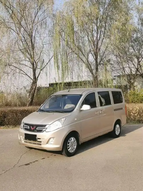 新到2018年五菱荣光v,本市个人一手车,实表7万公里!车况 - 抖音