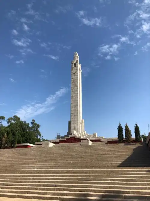 11.3日 革命烈士纪念碑及烈士陵园