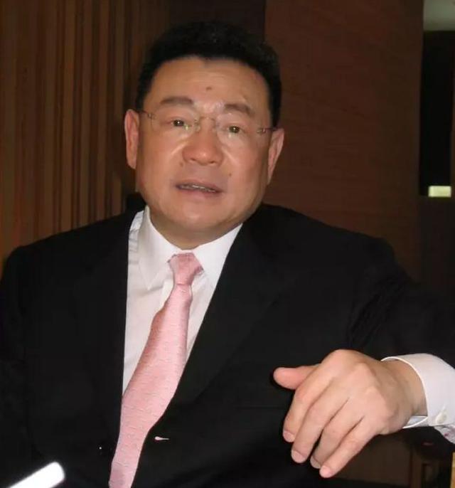 刘銮雄近照瘦到脱相,孩子和娇妻争千亿财产,网友:豪门恩怨多!