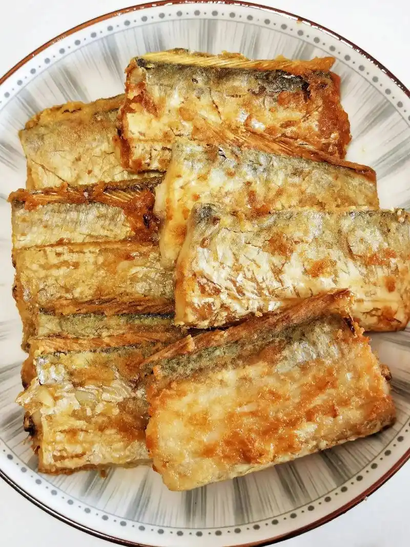 香煎带鱼93好吃到骨头都不放过.