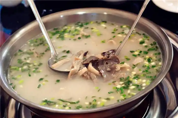 最能温暖人心的当属羊肉火锅了