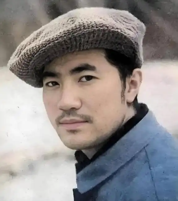 他的家庭情况相对复杂,父亲曾在年轻时赴日本留学.张纪中于1951