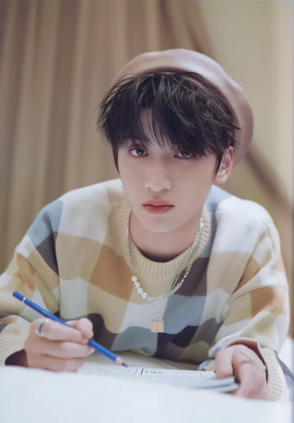 严浩翔 太适合贝雷帽了 cr.二薇薇二