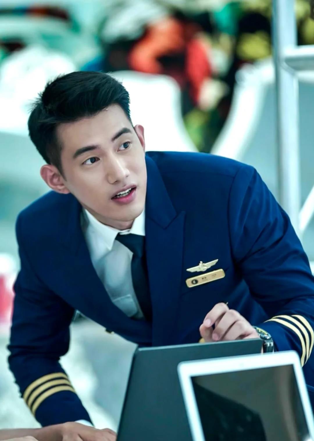 原创好男儿吴建飞竟然38岁了这寸头肌肉身材也太撩了吧