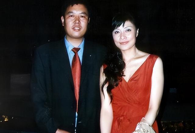 23岁获影后,巅峰时结婚又离婚,女儿曾被张嘉译热捧是她的骄傲