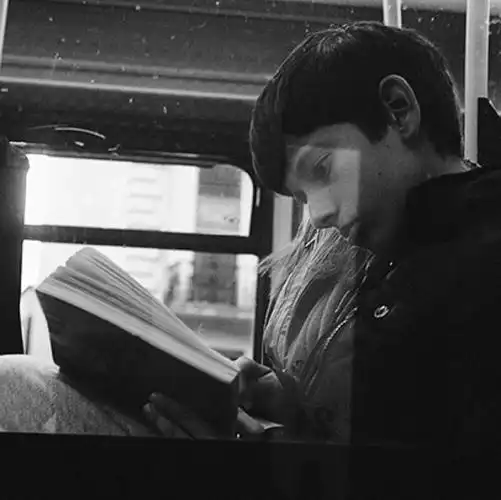 阅读时刻与书相关的头像