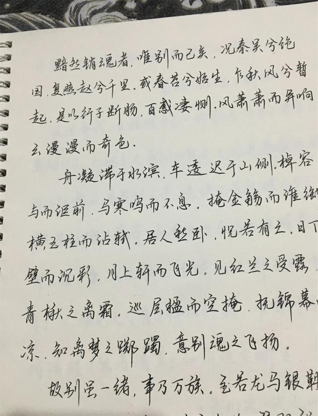 这种字体无一例外, 全都有连笔书写的情况.