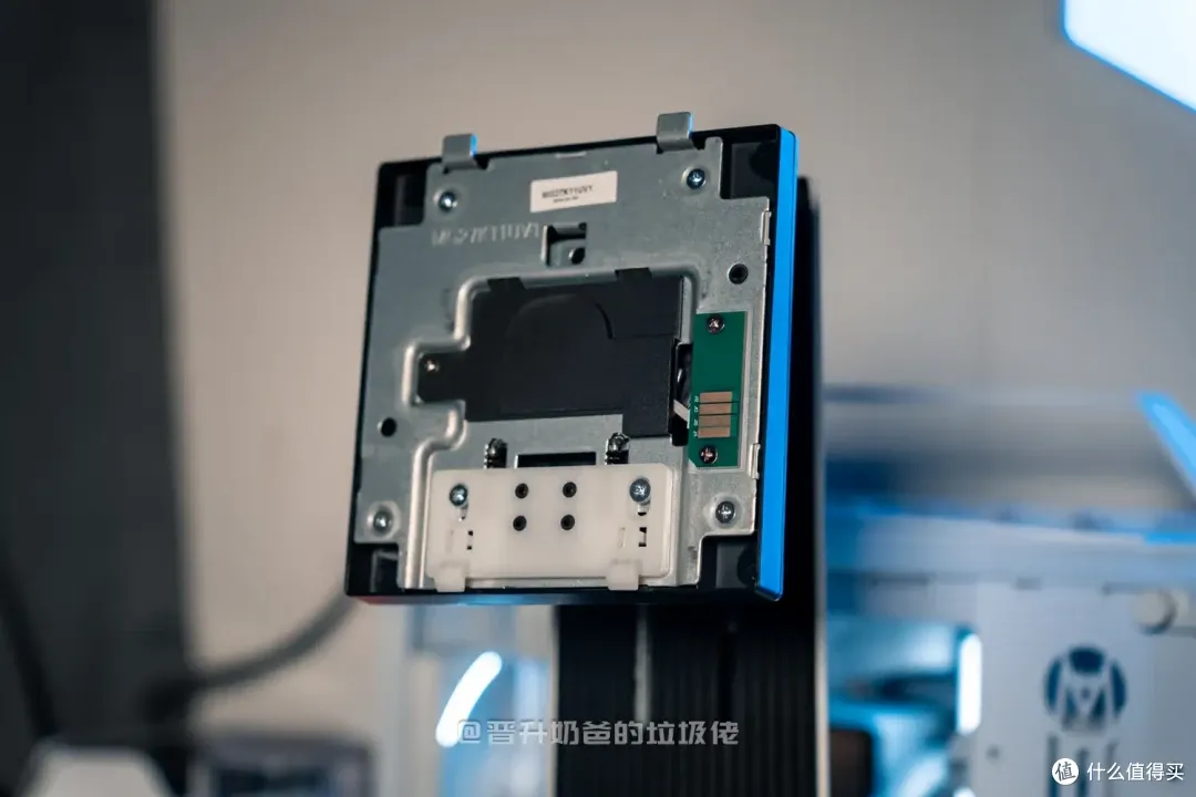 来自面板厂的降维打击,3k 价位带来5k 的体验,雷鸟u8 miniled电竞显示