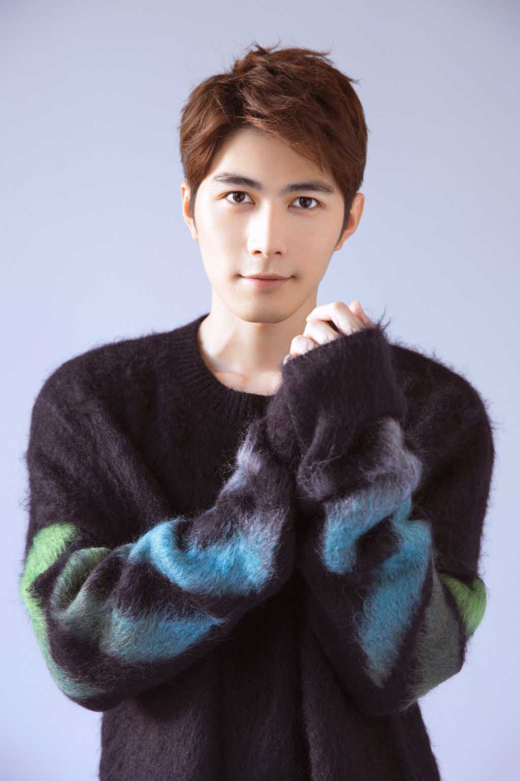 陈学冬深秋毛衣帅气最新写真图片