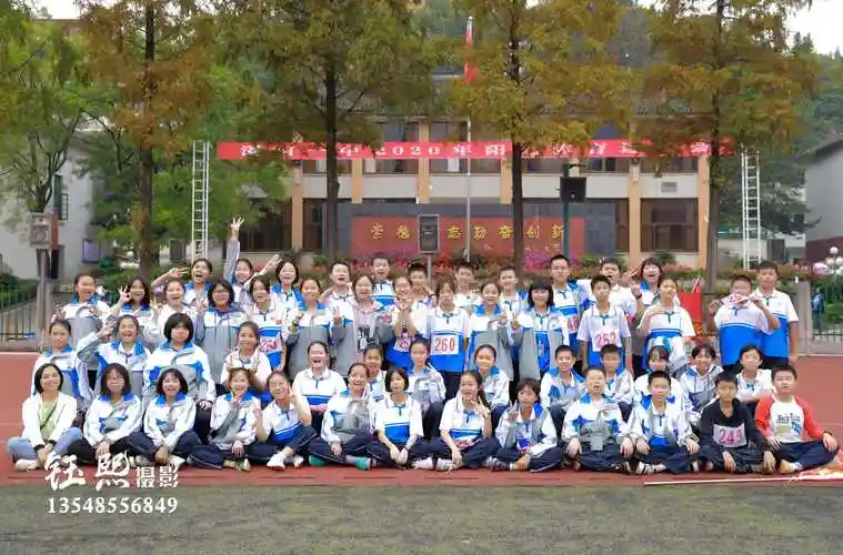 武汉华中艺术学校的校服(武汉华中艺术学校校服什么样子)