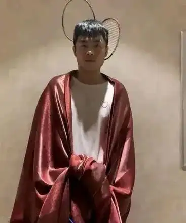 刘浩存 #孟鹤堂周九良 德云社的丑照虽迟但到9491 #张 - 抖音