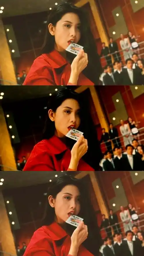 回眸一笑百媚生,一袭红衣出场的邱淑贞.