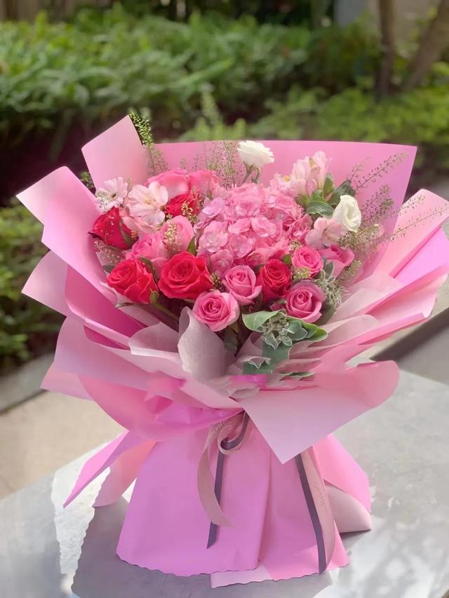 好看的红色玫瑰花束,打动女友的8种红色花朵