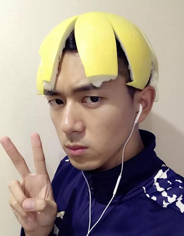 男明星迷惑自拍大赏,郑云龙丑到怀疑人生,易烊千玺糊到怀疑人生_胡歌