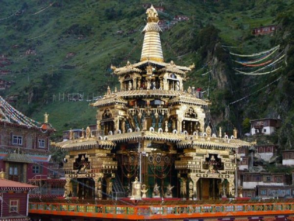 请教:佛教照片 殊胜的见解脱坛城 图片?