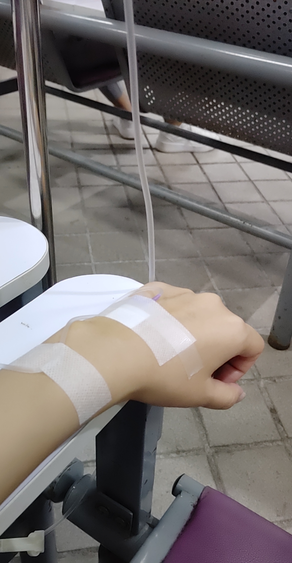 意犹未尽又捧出冰箱里的西瓜——晚上就被家人送进了急诊.