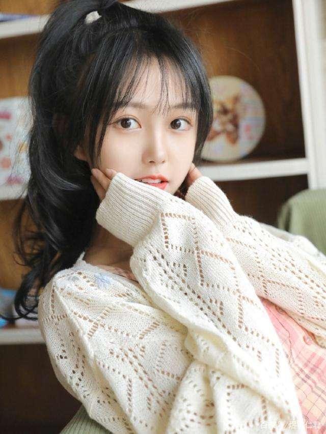 颜值高的女生随意穿搭都好美!