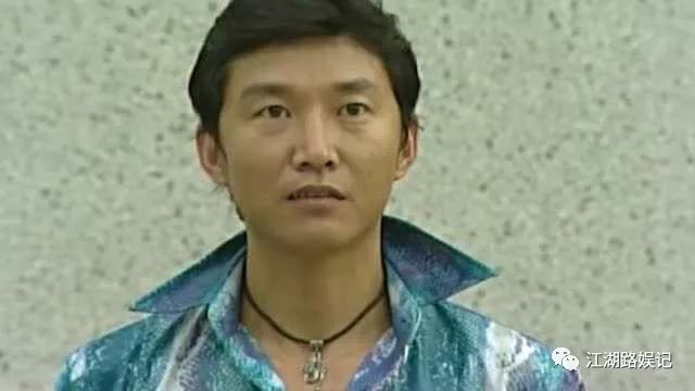 《插翅难逃》张世豪的覆灭就因为一个人,此人无能却位居核心