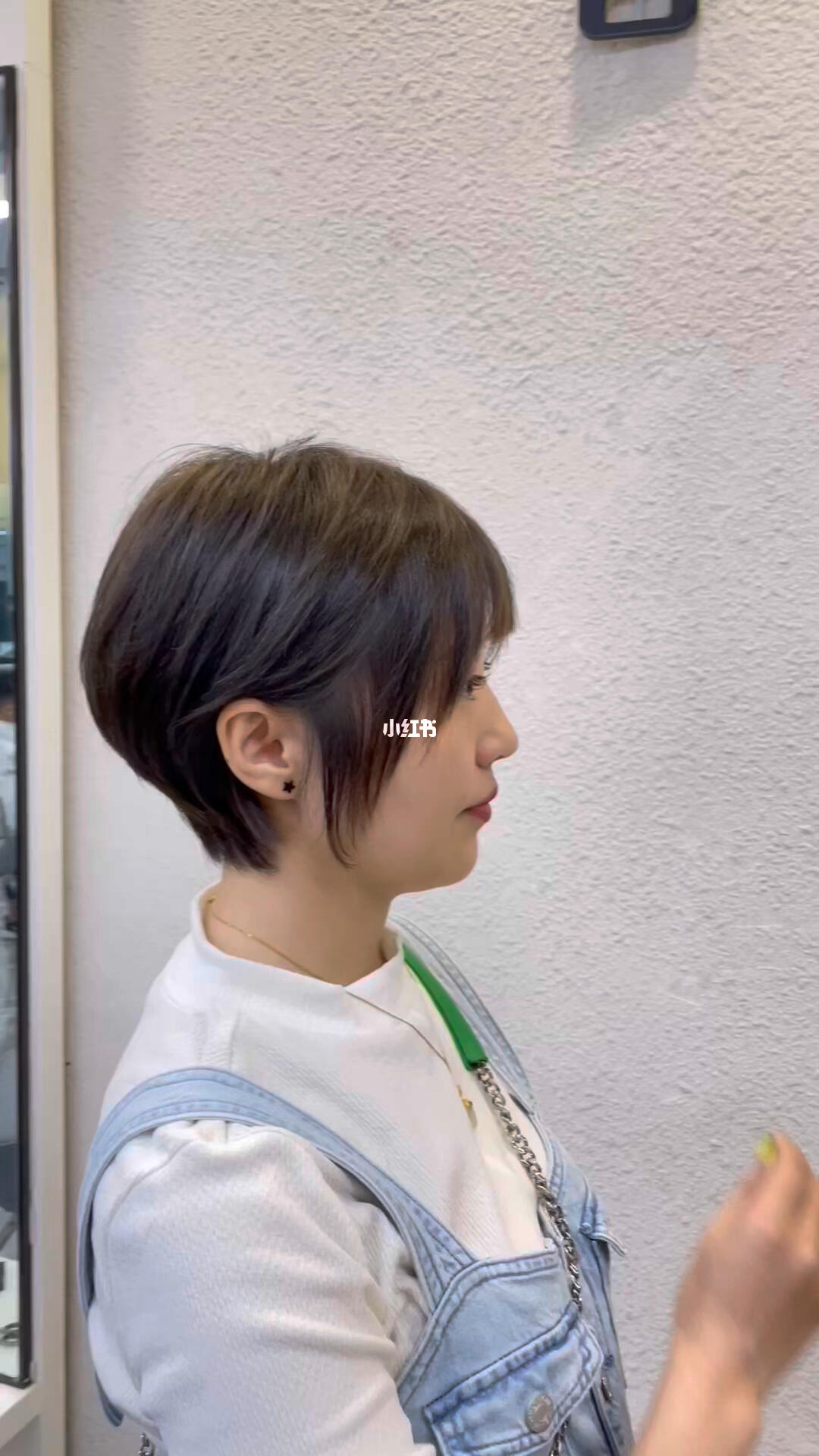 剪完短发连后脑勺都这么迷人