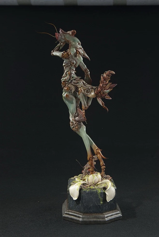 怪物-花瓣网|陪你做生活的设计师 | 第二弹《螳螂》官方涂装版本|手