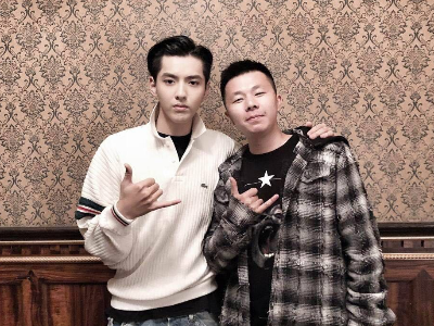 旧照翻新赵丽颖表弟晒与吴亦凡合照