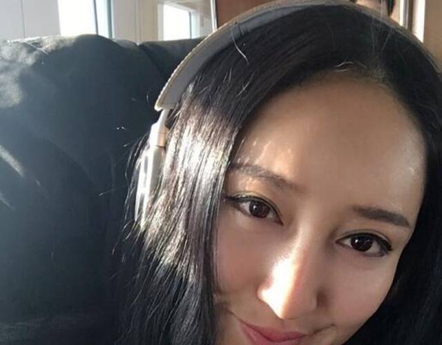 健美运动员的第一个阿诺德赛冠军,第一个全场冠军,获得的第一个女子