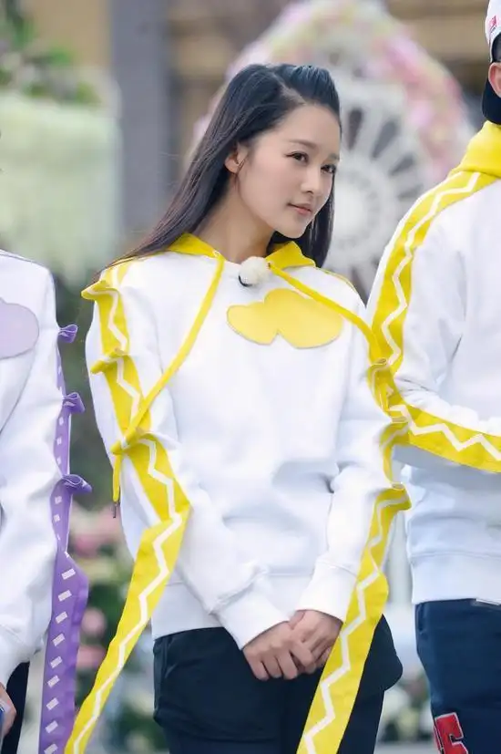 吧》第五季,也就是更名后的《奔跑吧第一季》中作为常驻嘉宾加入的