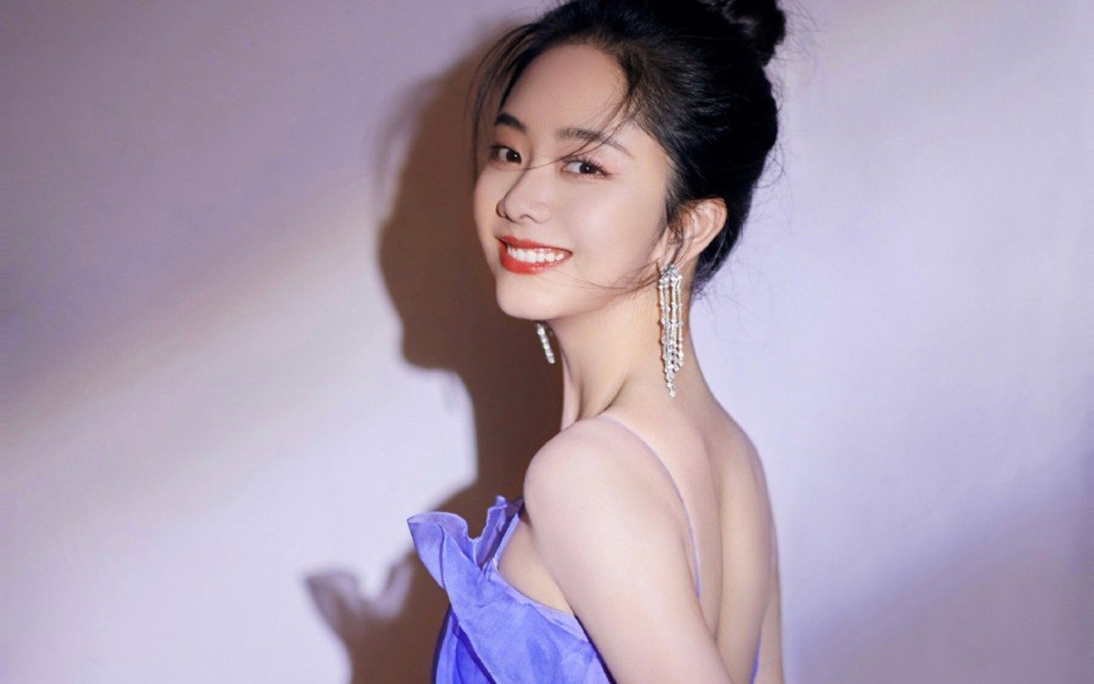 谭松韵紫色吊带裙性感写真图片-美女壁纸-高清美女图片-娟娟壁纸