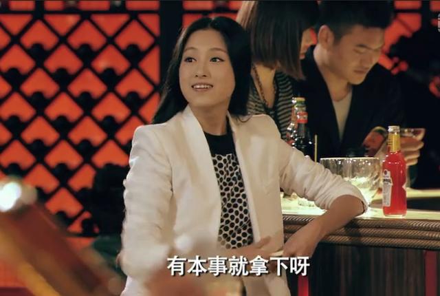 艾佳妮,1990年出生,在《爱情公寓》中饰演薇薇,张伟追求的女神