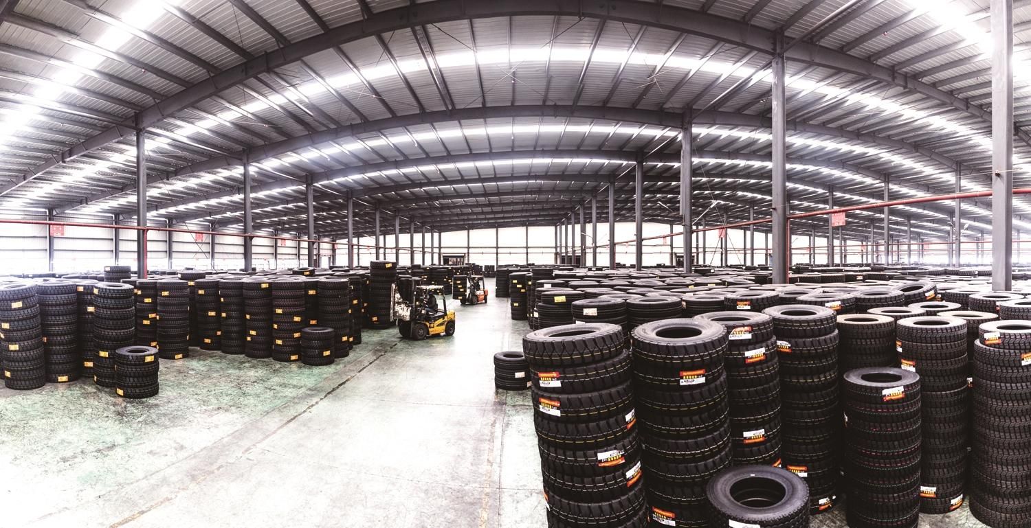 奥莱斯轮胎成品仓库.