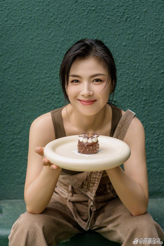 刘涛华丽绽放!45岁生日连发30张照片,展现多面魅力