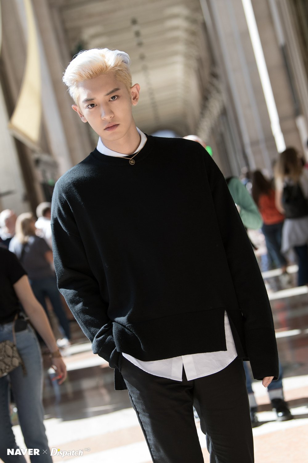 exo朴灿烈西装写真公开帅气贵公子绝美侧颜引心动组图