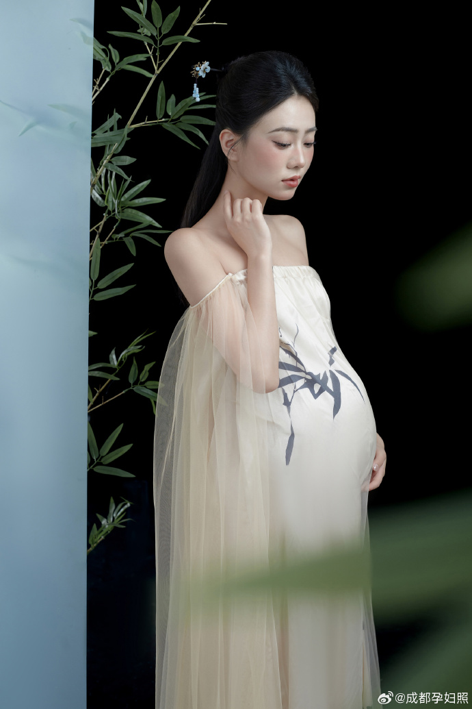 成都孕妇照超话孕妇照超话#成都孕妇写真##孕妇写真#婉约雅致 新中式