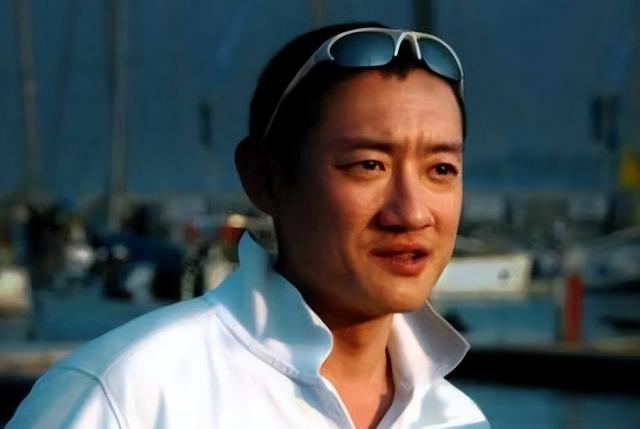 汪雨和汪小菲都是京城四少中的人,而另外两人则是王烁和王珂,他们四人