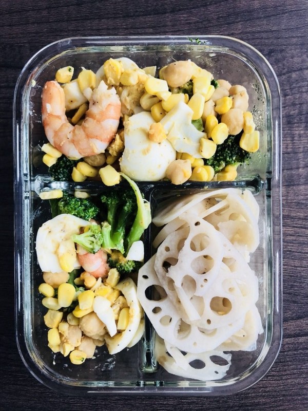 美少女秋的厨房做的健身便当